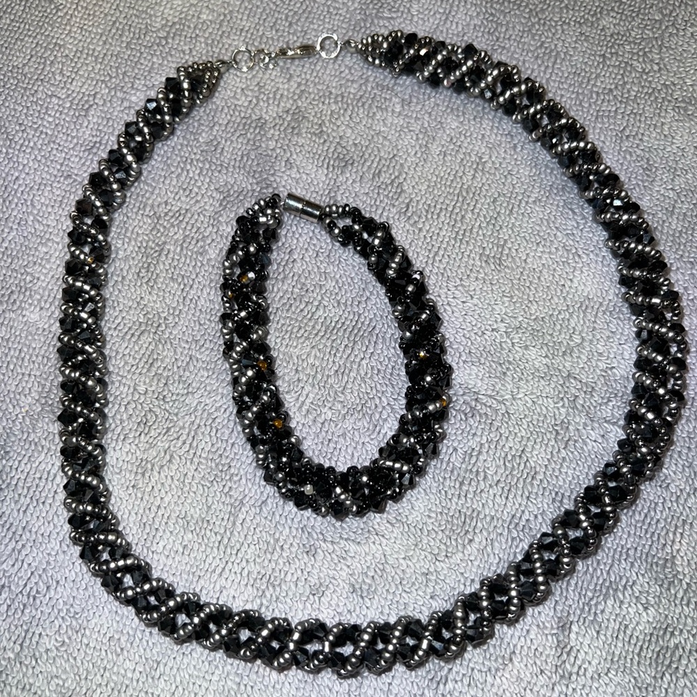 Beautiful crystal necklace and bracelet set- Black shimmer rocks- GORGEOUS!!